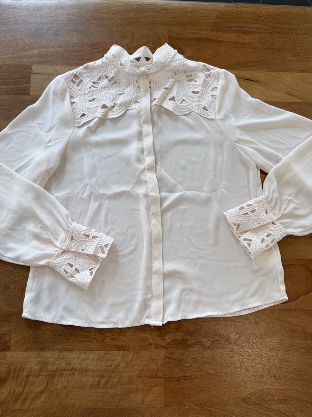 joie Women’s Button-Up Blouse w/ Lace Yoke & Cuffs in a Creamy Blush - Size Smal